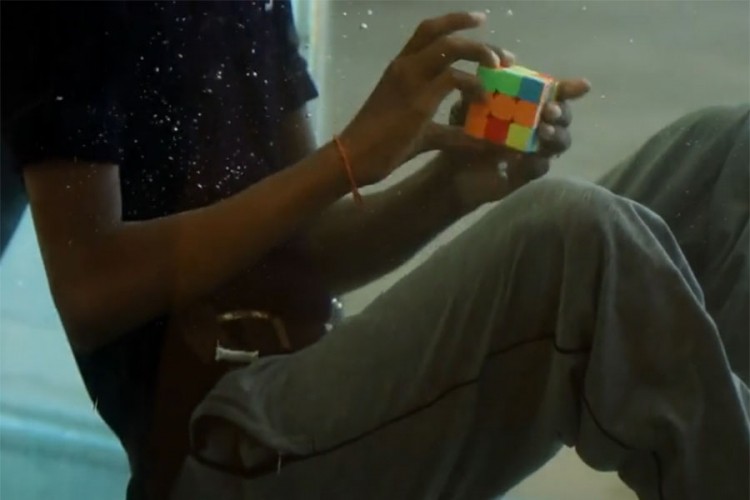 Oborio Ginisov rekord u sklapanju Rubikove kocke pod vodom