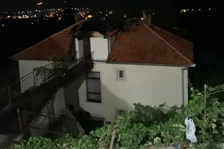 Izgorio dio krova kuće u Trebinju