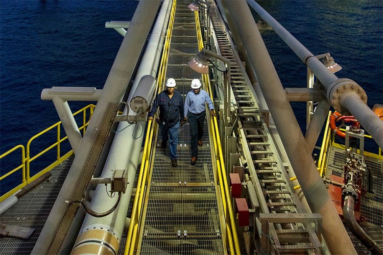 "Chevron" evakuiše naftne platforme u Meksičkom zalivu