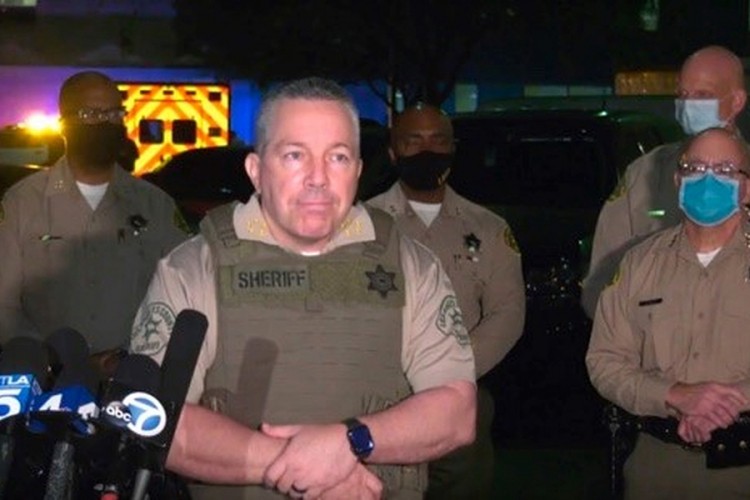 100.000 dolara za informacije o napadaču na policajce u Los Anđelesu