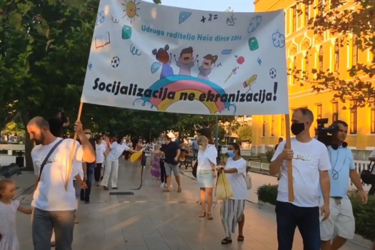Protest roditelja u Mostaru: Ako mogu svadbe, može i škola