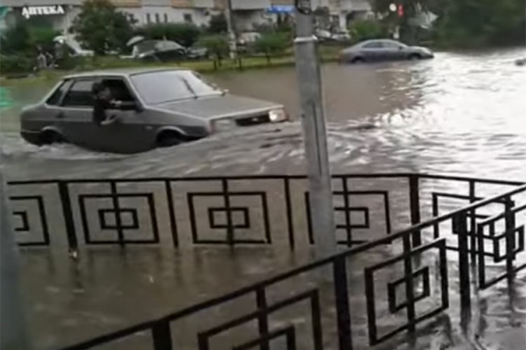U Moskvi uragan, ulice kao rijeke