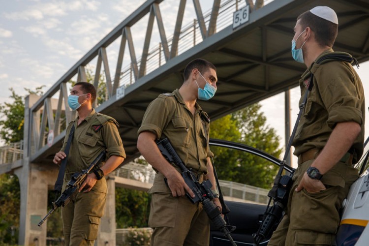 Trodnevni karantin u Izraelu, kontrolni punktovi na ulicama Tel Aviva