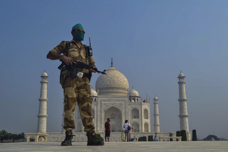 Tadž Mahal nakon šest mjeseci otvoren za posjetioce