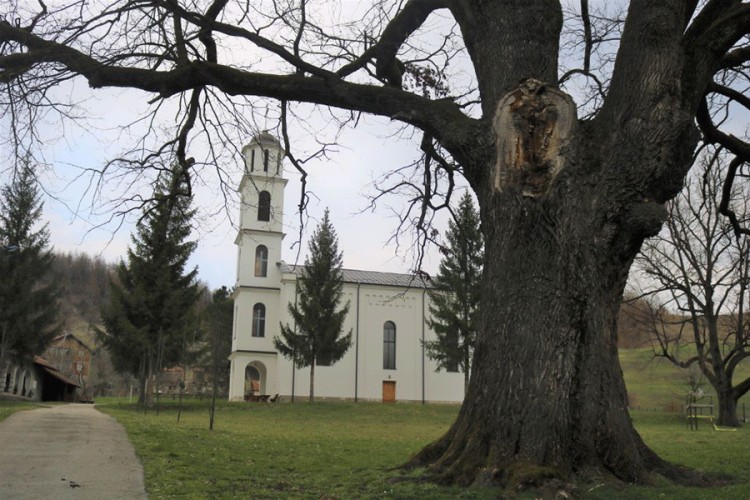 Pravoslavnoj crkvi kod Tuzle umjetnici vraćaju stari živopis