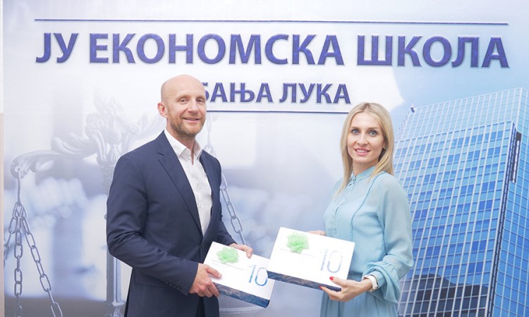 Sberbank a.d. Banjaluka donirala tablete za Ekonomsku školu