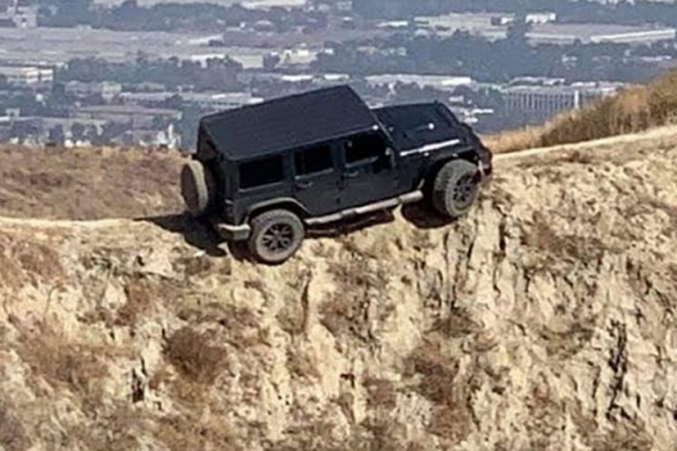 Popeo se Jeepom na vrh planine, morali ga spasavati