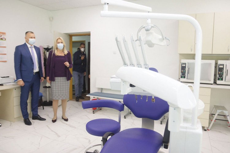 Cvijanovićeva donirala opremu "Dentalnoj klinici" Medicinskog fakulteta