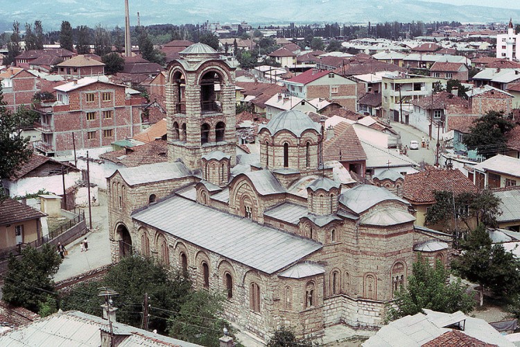 Provokacije albanskih navijača ispred Crkve Bogorodice Ljeviške