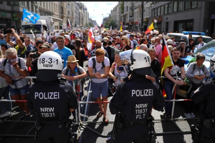 Privedeno 150 demonstranata u Berlinu