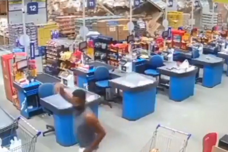 Police u supermarketu se srušile kao kula od karata, ima žrtava