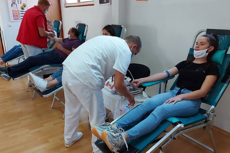 Srednjoškolci u Kotor Varošu darovali krv