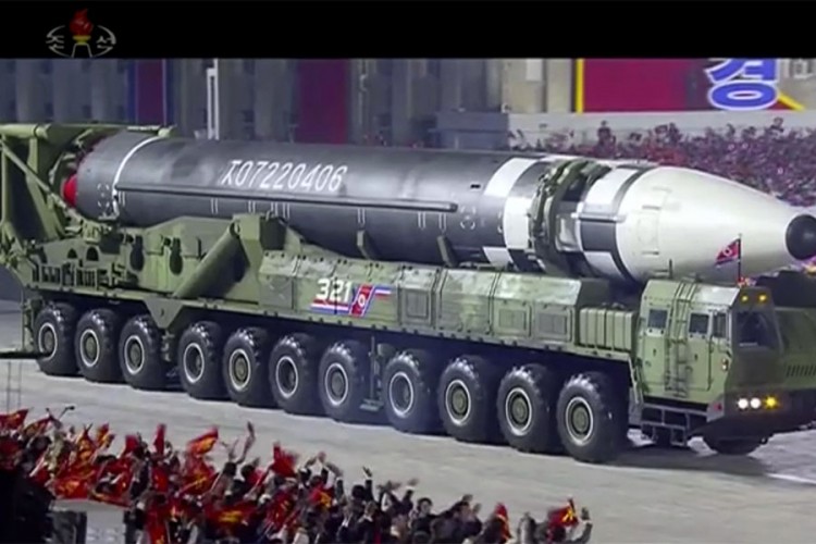 Pjongjang prikazao novu, najveću interkontinentalnu balističku raketu