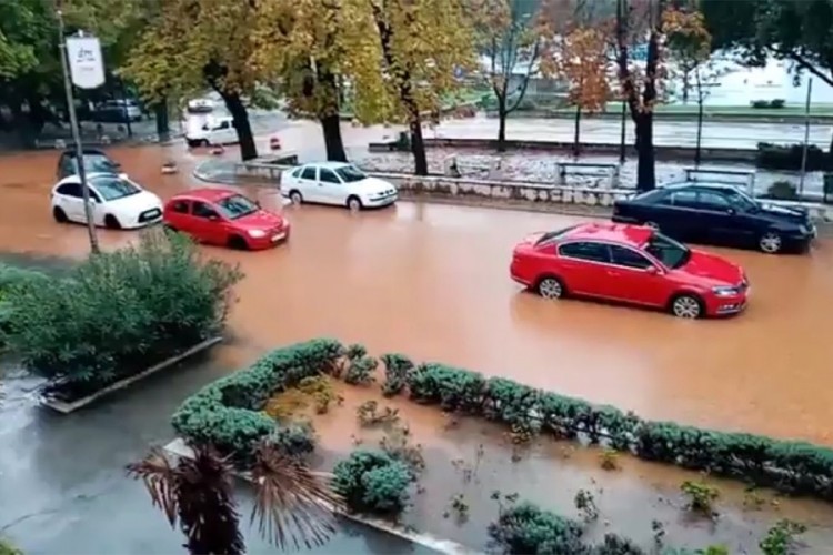 Nevrijeme na sjeveru Jadrana: Gradovi pod vodom, kolaps u saobraćaju
