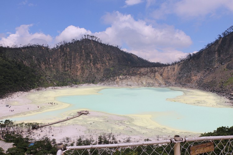 Kavah Putih, jezero u vulkanskom krateru u Indoneziji