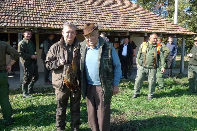 Gradonačelnik Bijeljine Mićo Mićić tradicionalno s lovcima