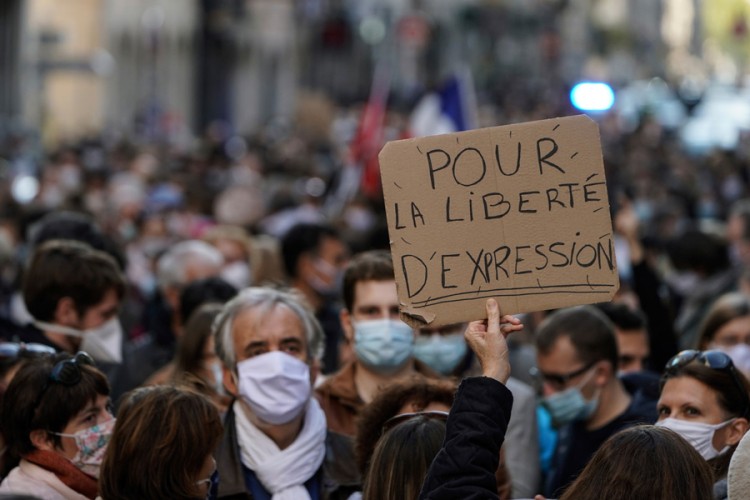 Hiljade ljudi na ulicama Francuske nakon obezglavljivanja nastavnika