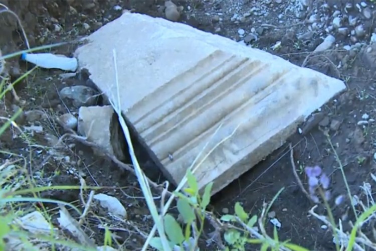 Arheolozi u Zagoriču pronašli urnu i novčić