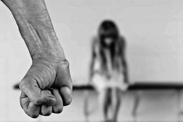 Izrečena kazna bh. porodici koja je pretukla kćerku zbog veze sa Srbinom