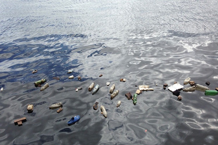 U Sredozemlje se svake godine baci blizu 230.000 tona plastike