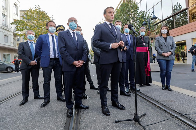 Makron u Nici: Francuska je napadnuta, nećemo uzmaknuti