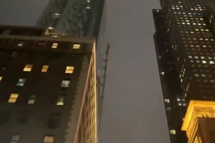 Okretao se kran na zgradi u Njujorku, ruševine padale na ulicu