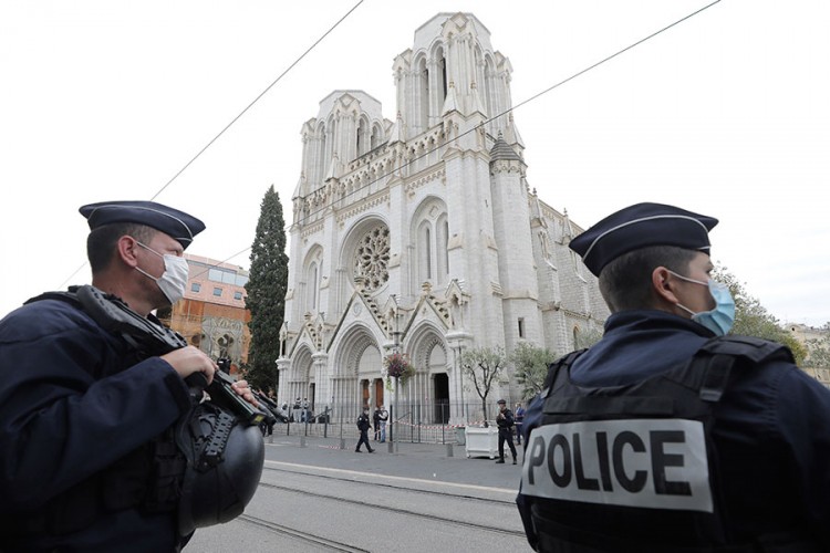 Ministar francuske policije: U ratu smo protiv islamista