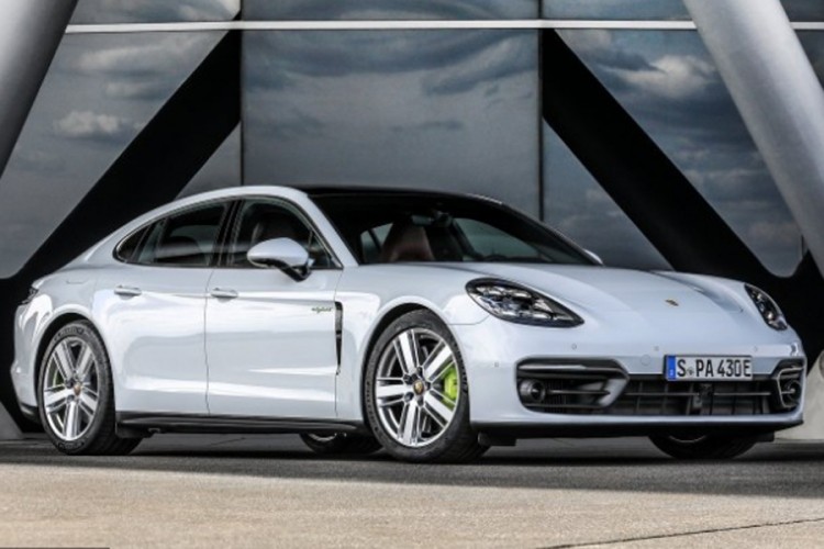 Porsche slavi 10 godina proizvodnje hibridnih automobila