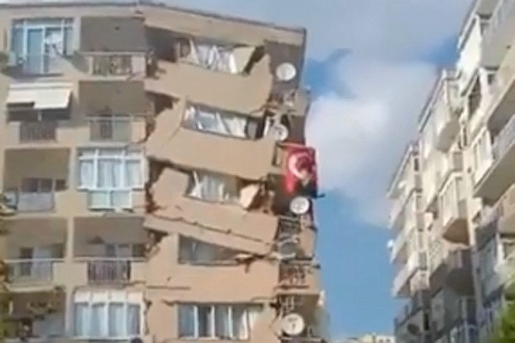 Snažan potres u Grčkoj i Turskoj, u Izmiru srušene zgrade