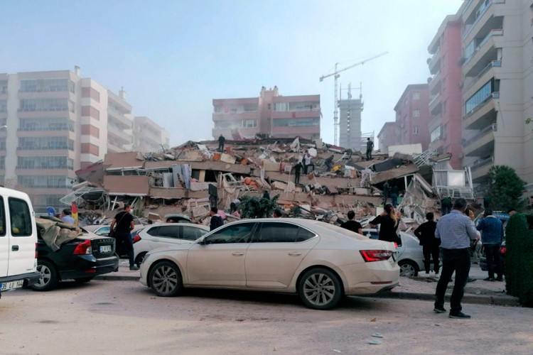 Prvi snimci nakon zemljotresa: Mini-cunami, srušene zgrade