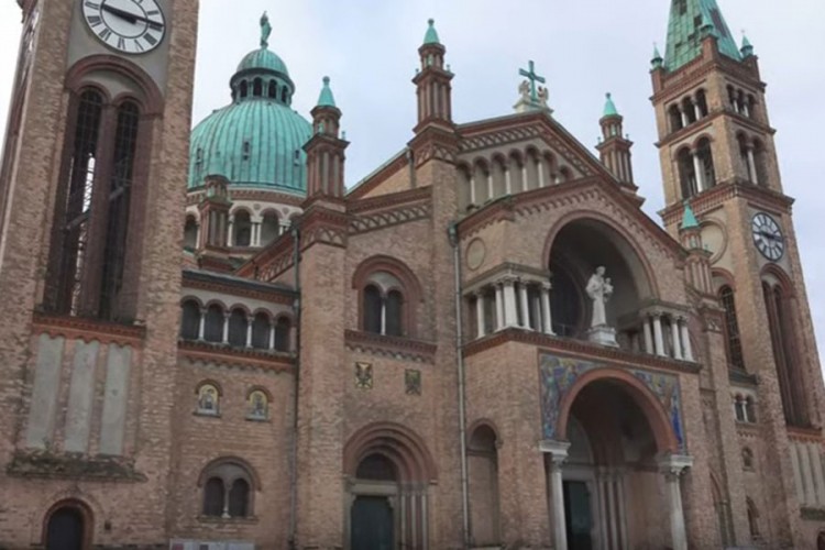 Turci uz povike "Alahu akbar" demolirali unutrašnjost crkve u Beču