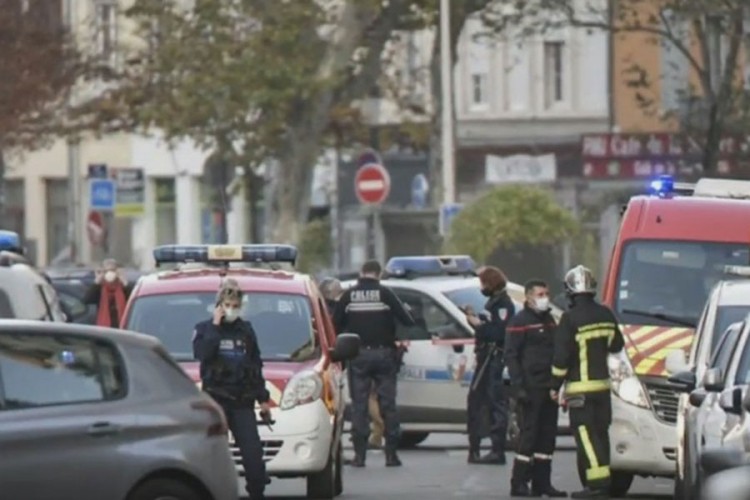 U Francuskoj pucano na pravoslavnog sveštenika dok je zatvarao crkvu