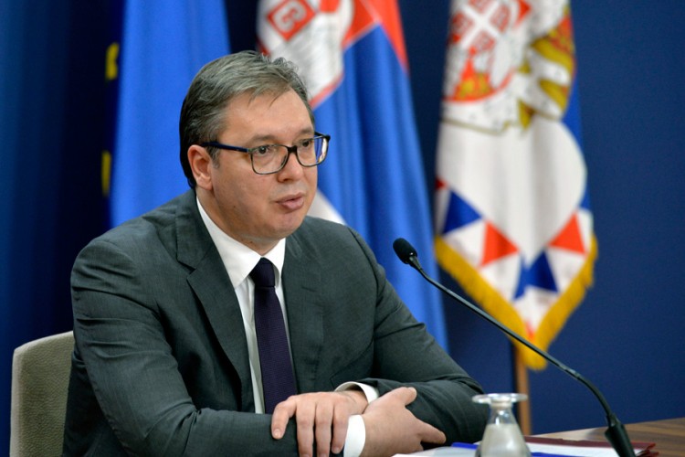 Vučić molio Krizni štab da ne zatvara ugostiteljske objekte