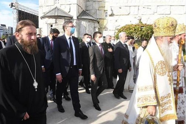 Vučić o spekulacijama da je htio govoriti na sahrani Amfilohija