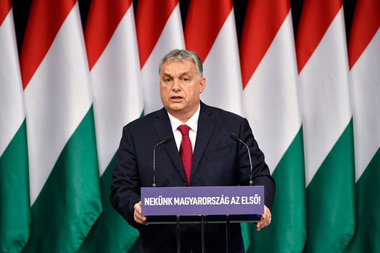 Orban: Od ponoći vanredno stanje, uvodi se policijski čas