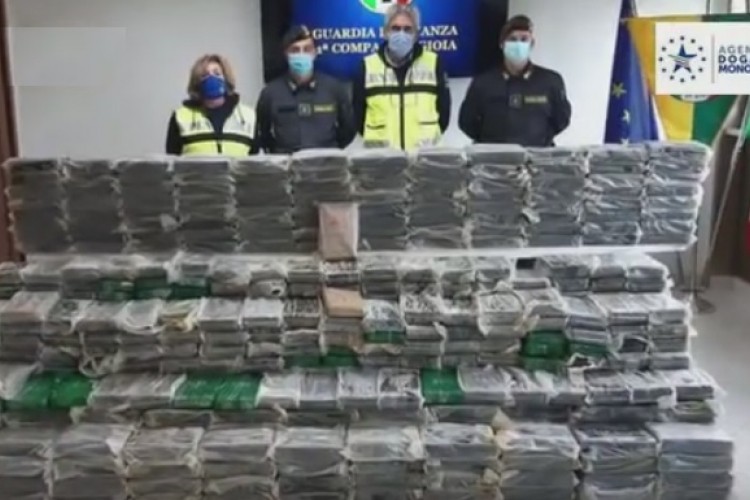 U Italiji pronađena tona čistog kokaina u kontejneru sa pistaćima
