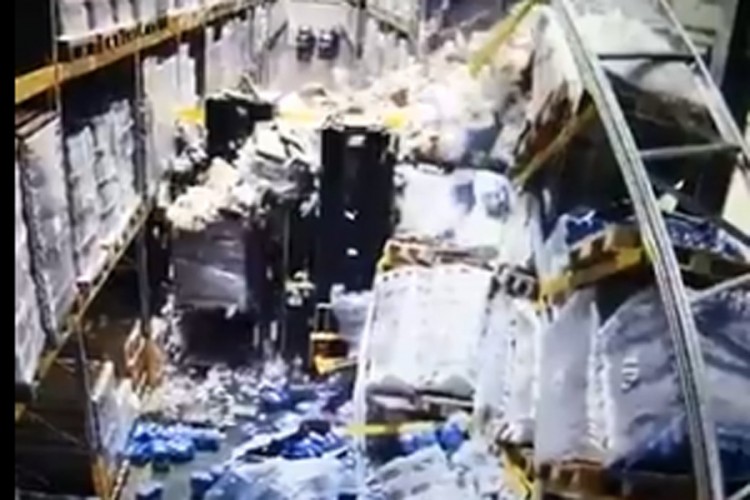 Nezgoda u skladištu "Dukata", radnika zatrpala velika količina robe