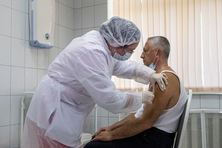 Sijarto: U Mađarsku za 10 dana stiže ruska vakcina Sputnjik V