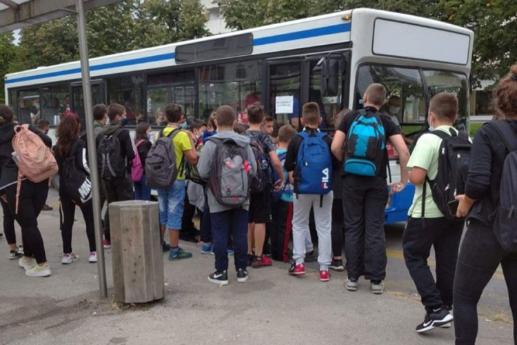 Roditelji đaka iz Česme zbog gužvi traže dodatne autobuske termine