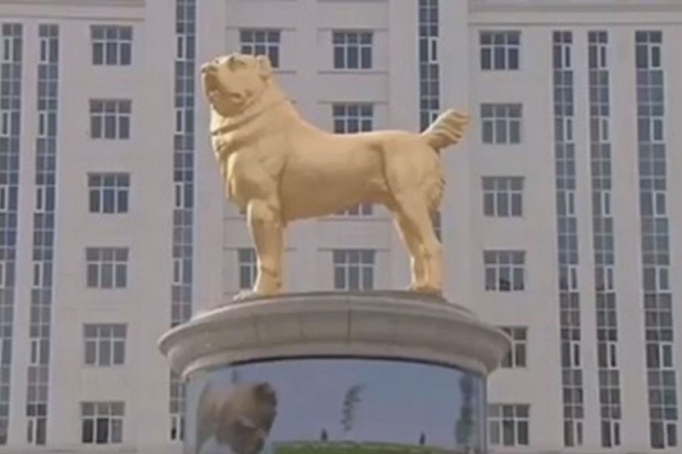 Predsjednik Turkmenistana otkrio spomenik omiljenom psu