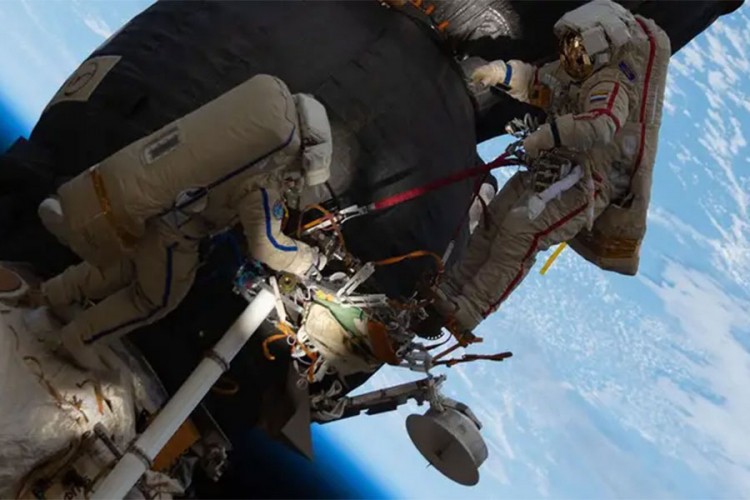 Astronauti u svemirskoj šetnji, pripremaju stanicu za novi modul