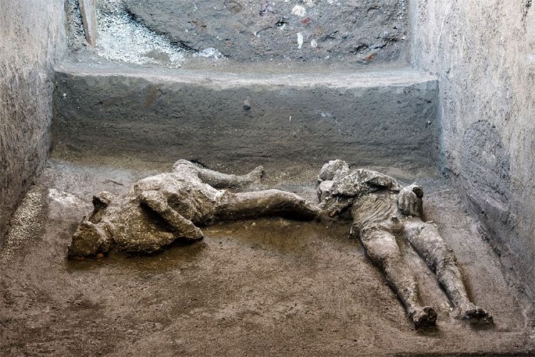 Gospodar i rob u ruševinama Pompeje, ostaci svjedoče o drevnom gradu