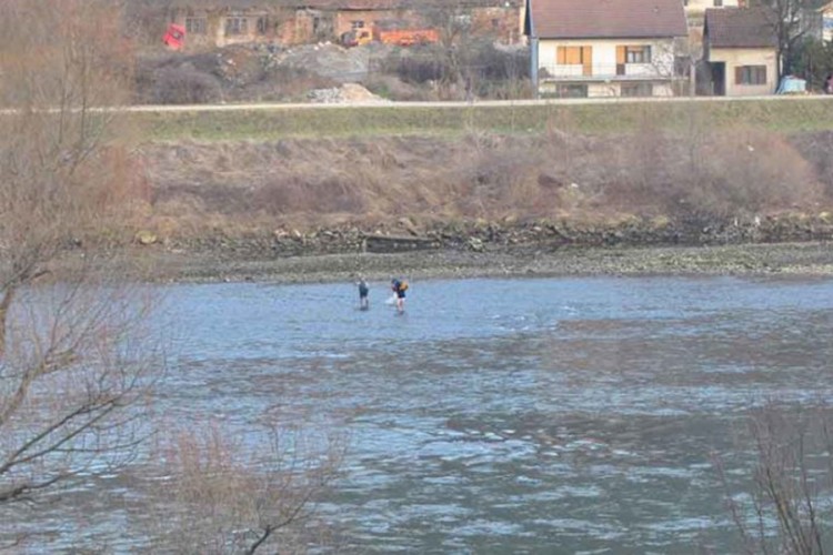Na obali Drine pronađeno tijelo muškarca