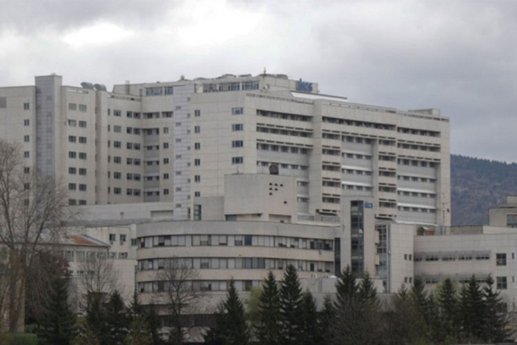 Tri pacijenta preminula, još 87 zaraženih na KCUS-u