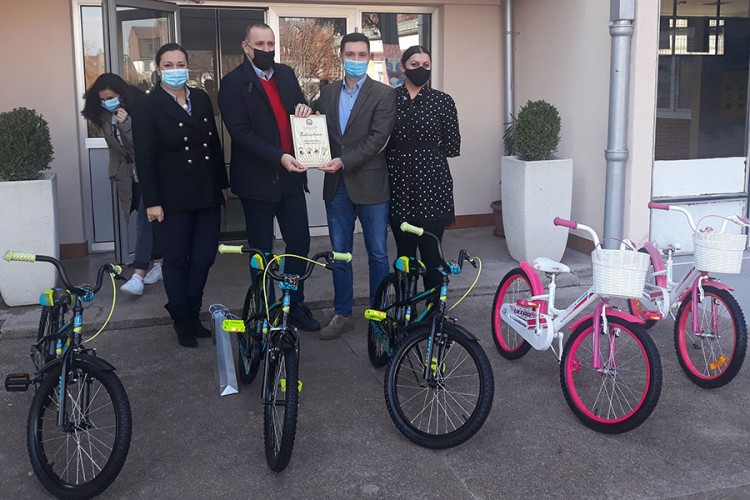 Biciklistički savez RS poklonio bicikle Domu "Rada Vranješević"