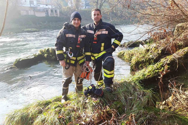 Banjalučki vatrogasci spasili psa iz Vrbasa