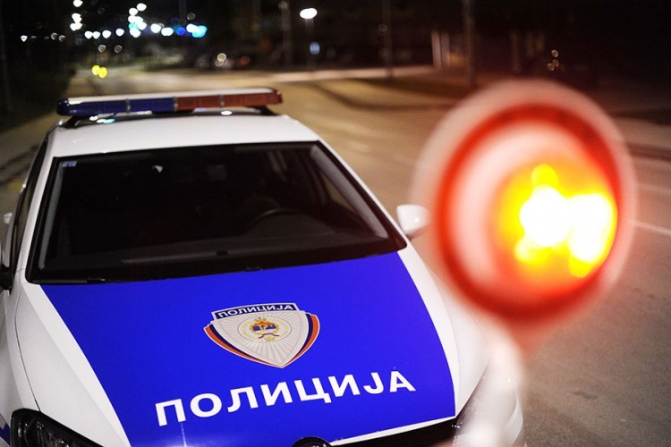 Policija traga za razbojnicima, uz prijetnju sjekirom ukrali 120 KM