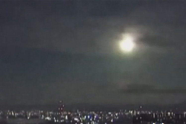 Snažan bljesak meteora iznad Japana