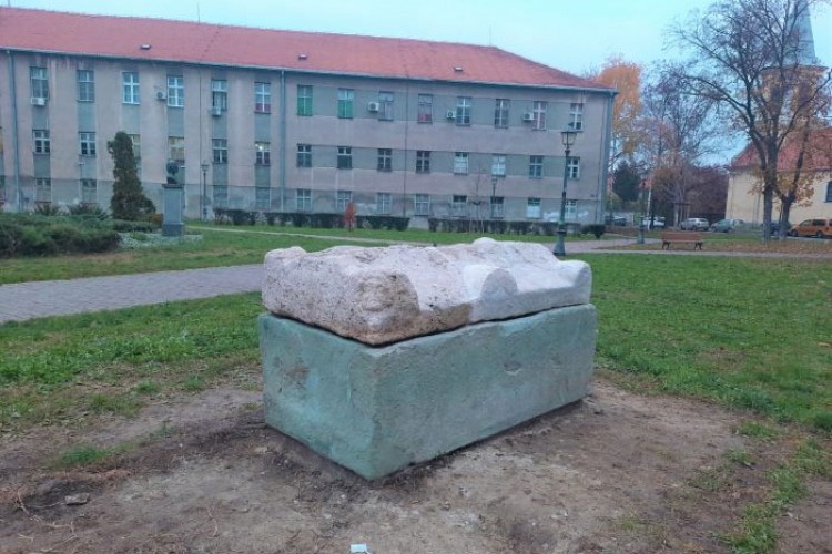 Obnovljen rimski sarkofag u Zemunskom parku