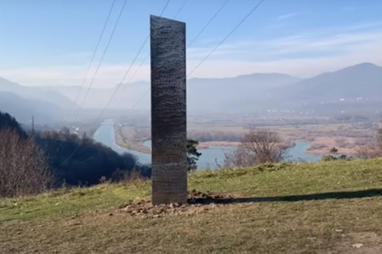 Misteriozni monolit koji je nestao u Americi pojavio se u Rumuniji